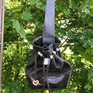 Brighton Vintage Black Leather Drawstring Bucket Shoulder Purse w/💜Charm 1996